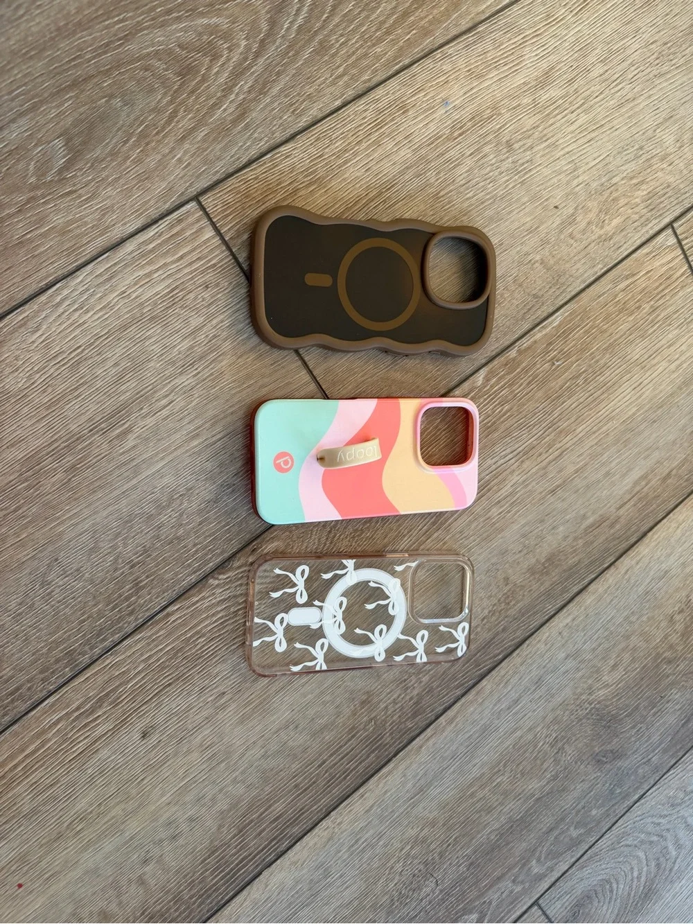 iPhone 16 pro MagSafe brown Wave and clear with bows and amber massey loopy